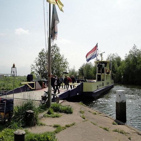 Bed And Breakfast De Dijk Zuid-Beijerland Exterior foto